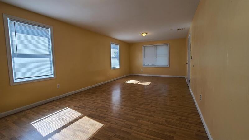 235 Wadsworth St - Photo 7 of 20