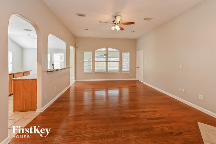 18307 Shadow Grove Ln - Photo 2 of 15
