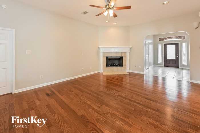 18307 Shadow Grove Ln - Photo 3 of 15