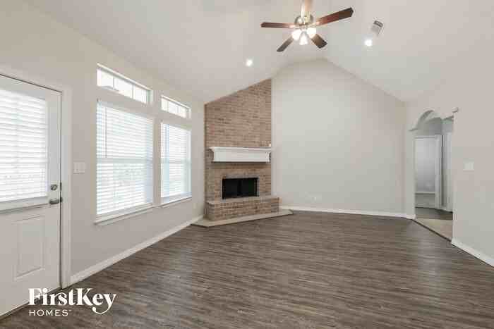 295 Cypress Dr - Photo 3 of 15