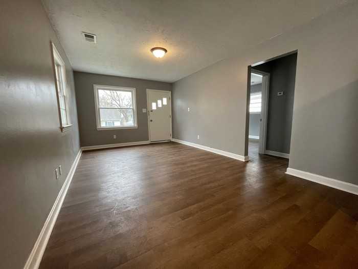 1004 Eigelbach Ave - Photo 3 of 12