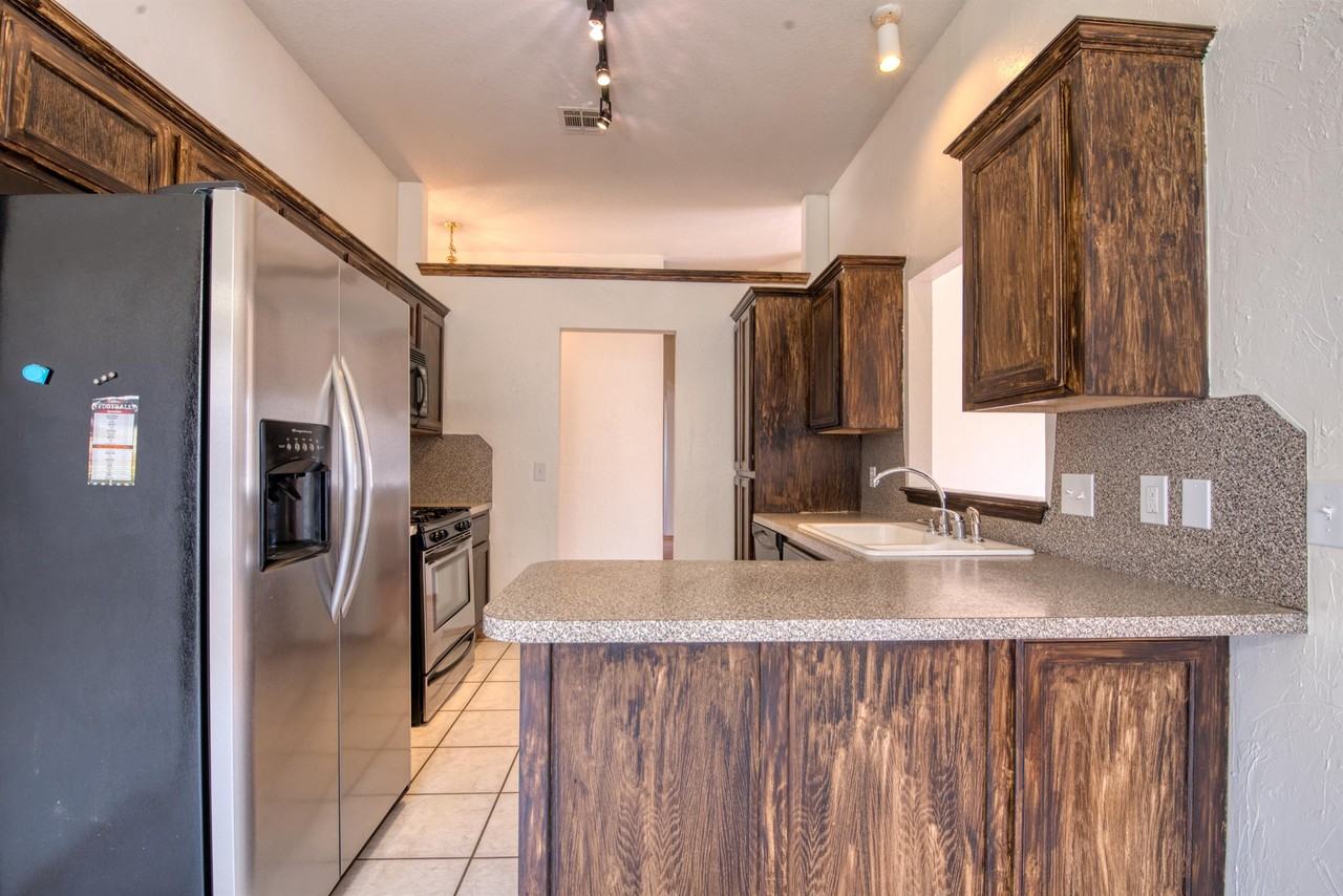 1220 Eastridge Dr #1 - Photo 4 of 21
