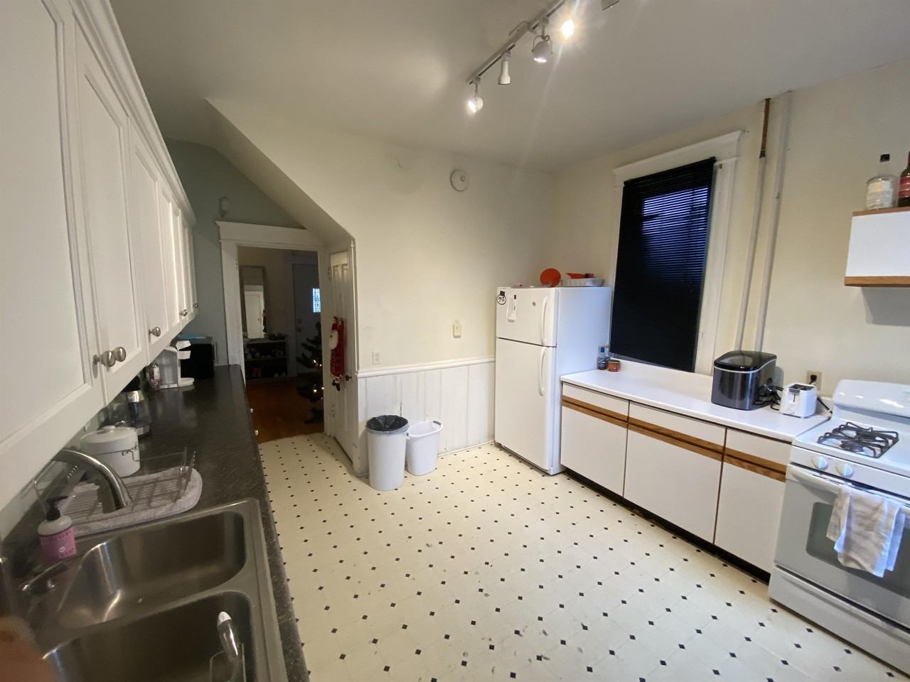 2067 Dayton Ave #1 - Photo 3 of 9