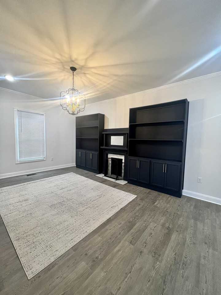 403 S Rowan Ave #1 - Photo 2 of 34