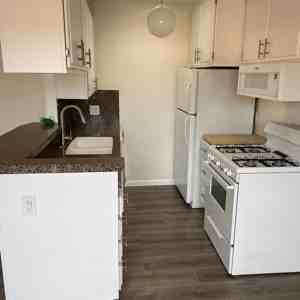 215 Virginia St #B - Photo 2 of 8