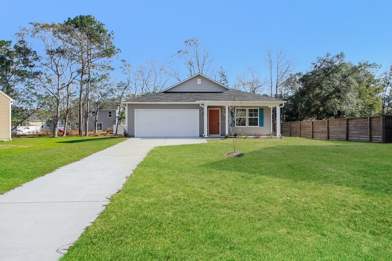 2183 Bayside Dr SW - Photo 2 of 16
