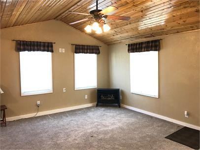 750 Anne St - Photo 2 of 7