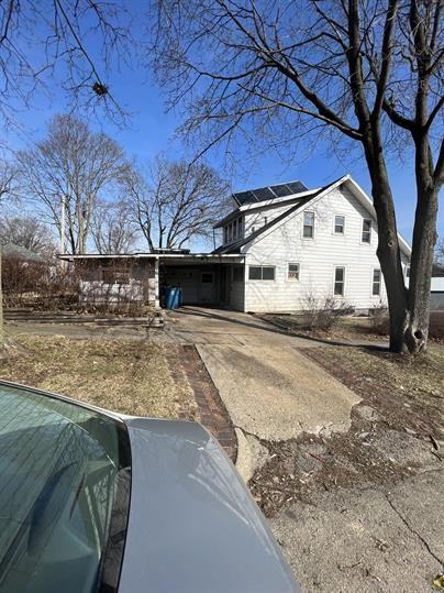 921 S Ottawa Ave - Photo 3 of 9