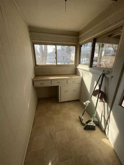 921 S Ottawa Ave - Photo 2 of 9