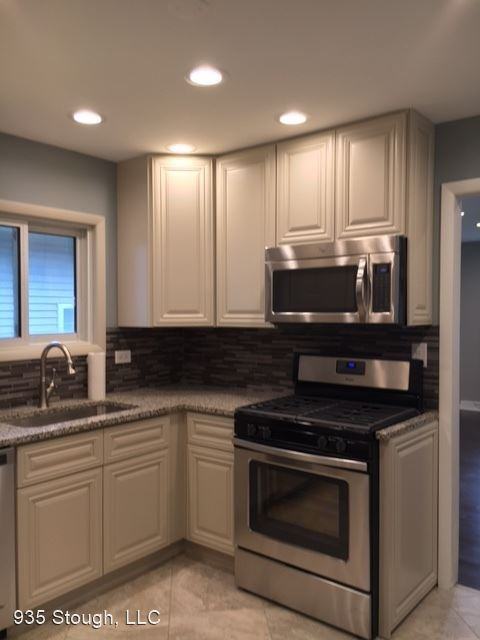 935 S Stough St - Photo 2 of 10