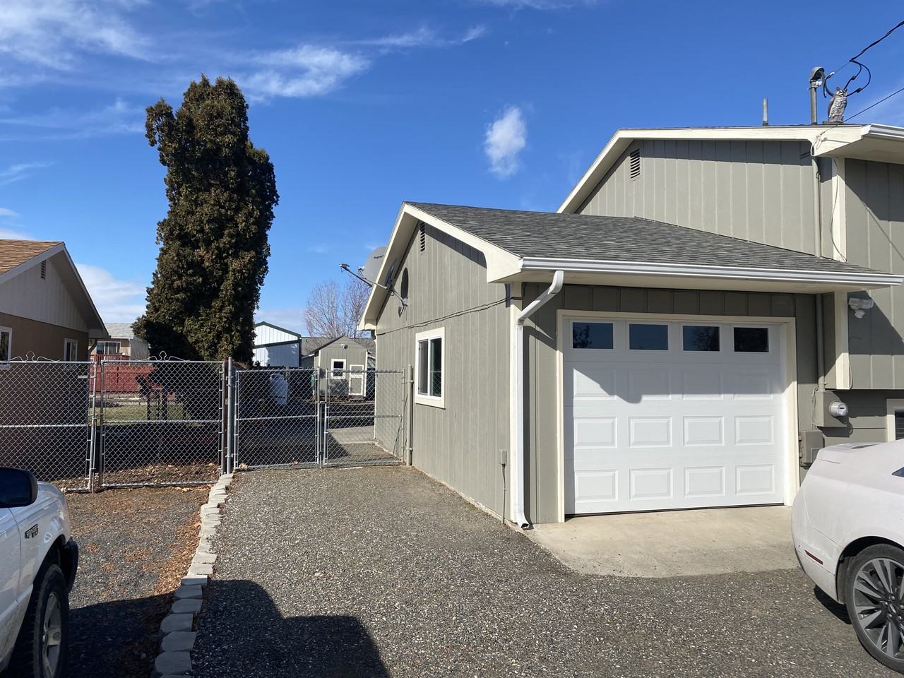 2542 Stafford Dr - Photo 2 of 16
