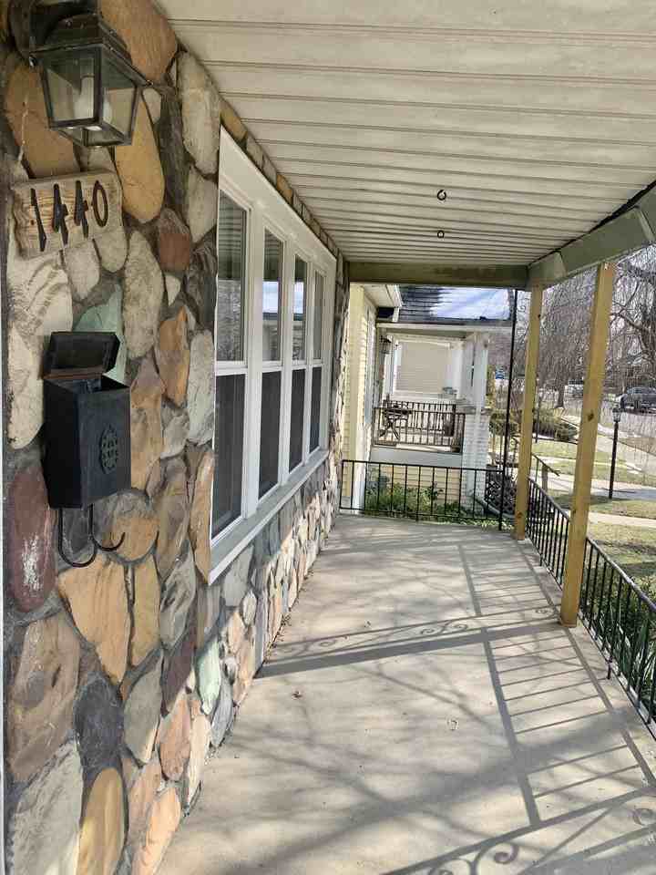 1440 Lakepointe St - Photo 3 of 18