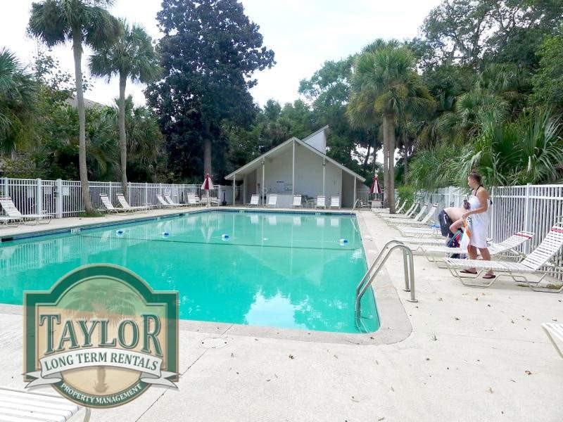 25 Deallyon Ave #CONDO