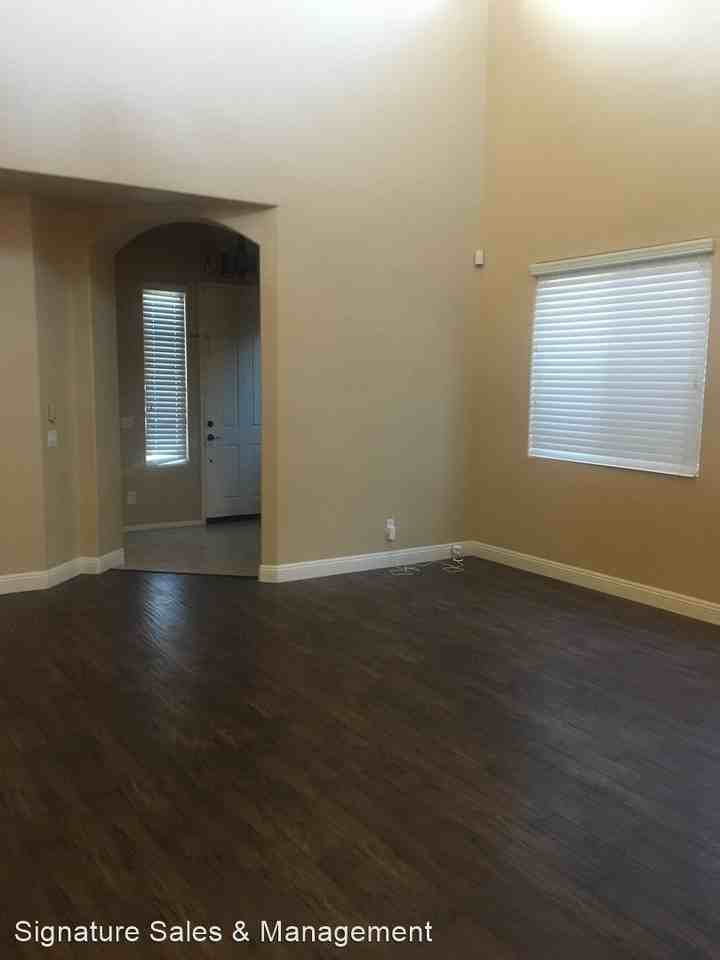 30073 Diamond Ridge Ct - Photo 2 of 6