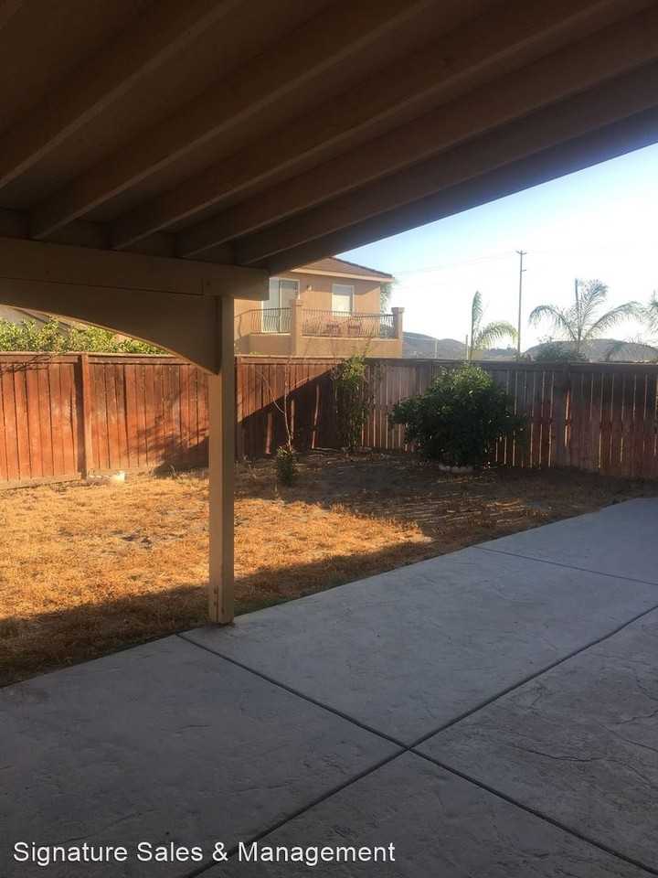 30073 Diamond Ridge Ct - Photo 3 of 6