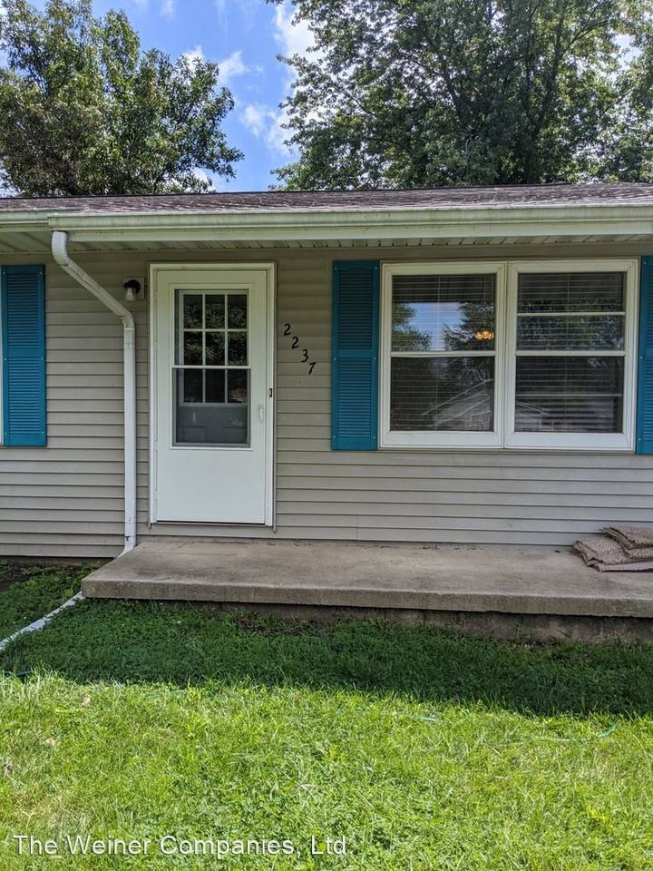 2237 Churchill Dr - Photo 2 of 32