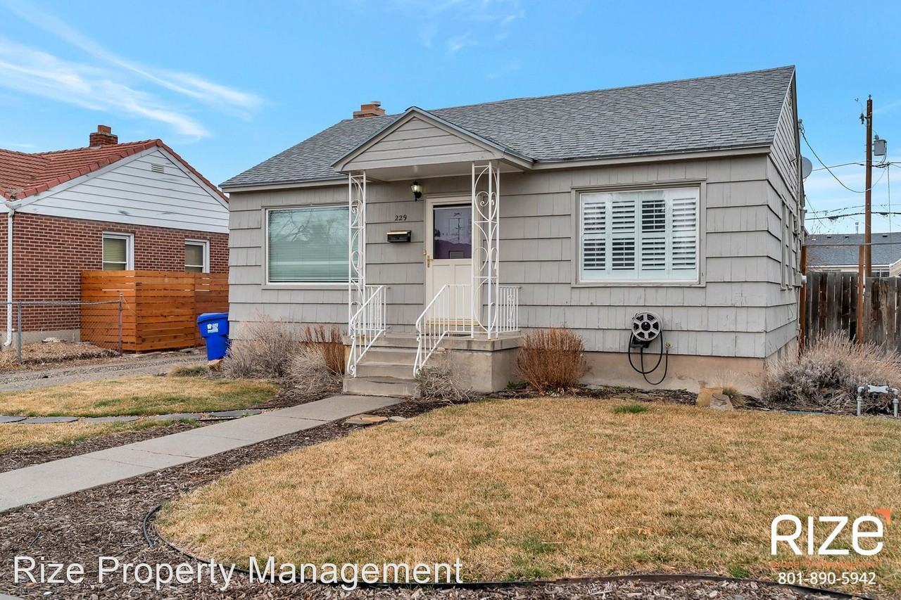 229 E Leslie Ave - Photo 3 of 25