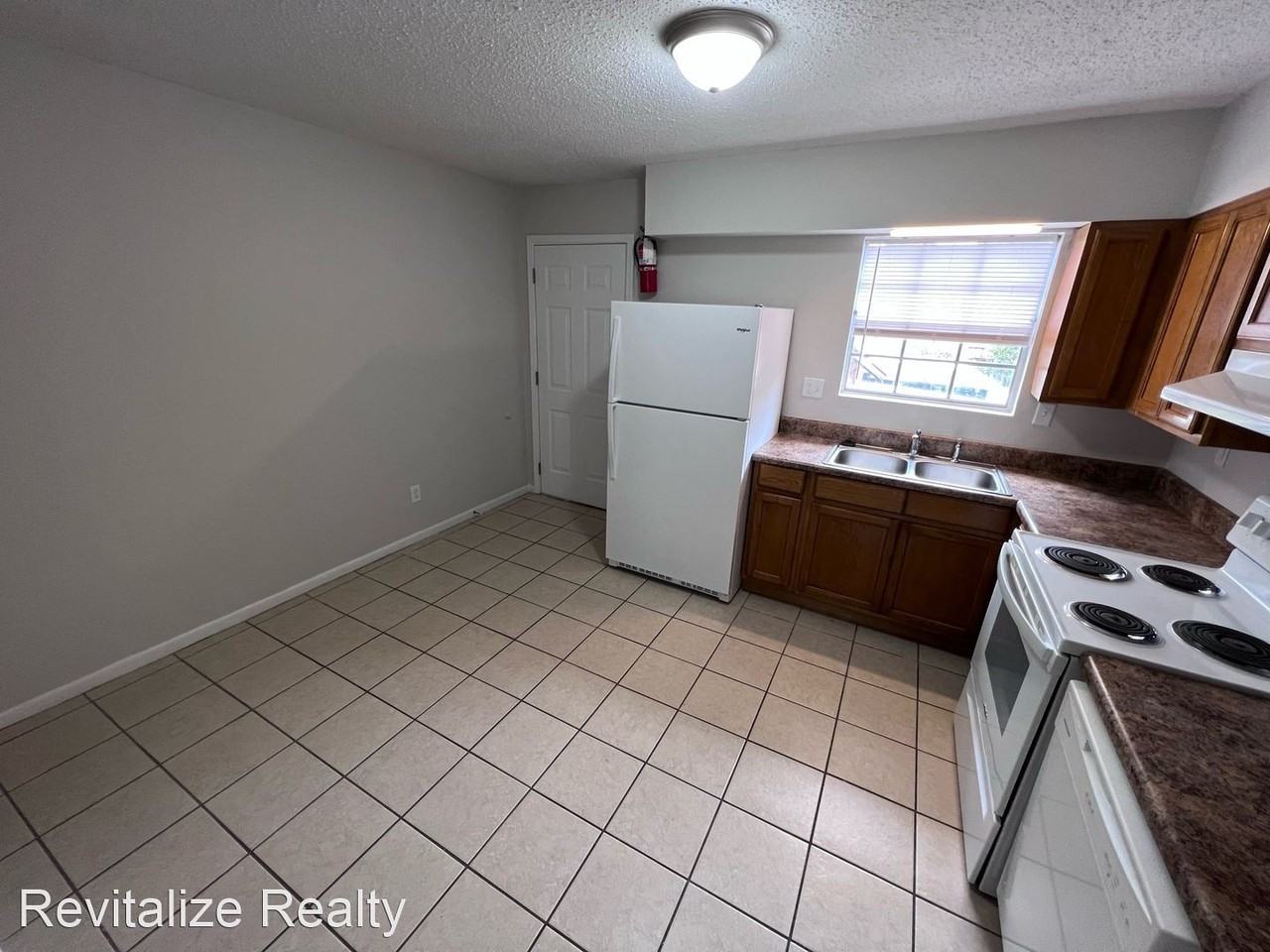 5751 Overlook Rd - Photo 3 of 12