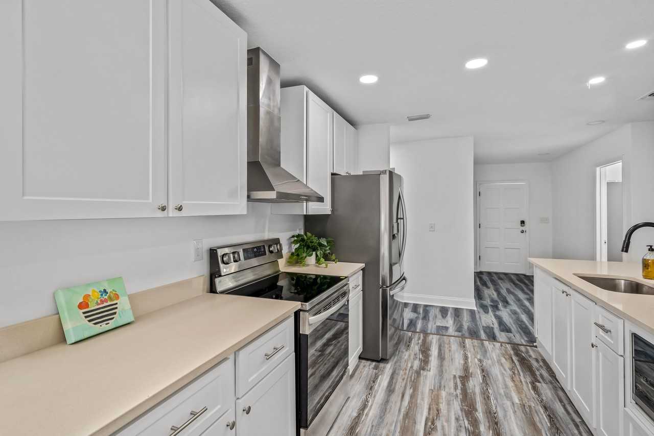 E Knollwood St - Photo 3 of 25