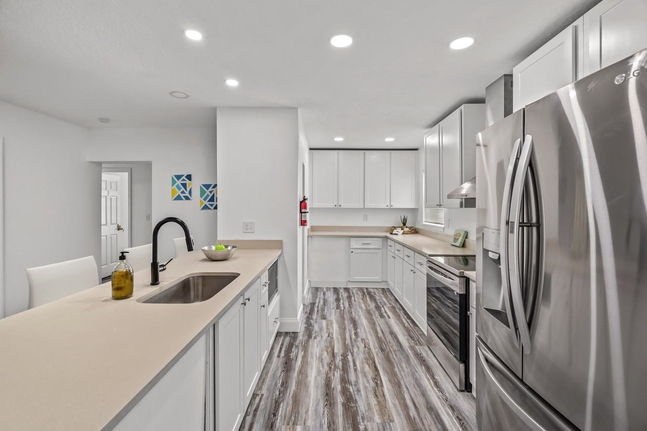 E Knollwood St - Photo 5 of 25