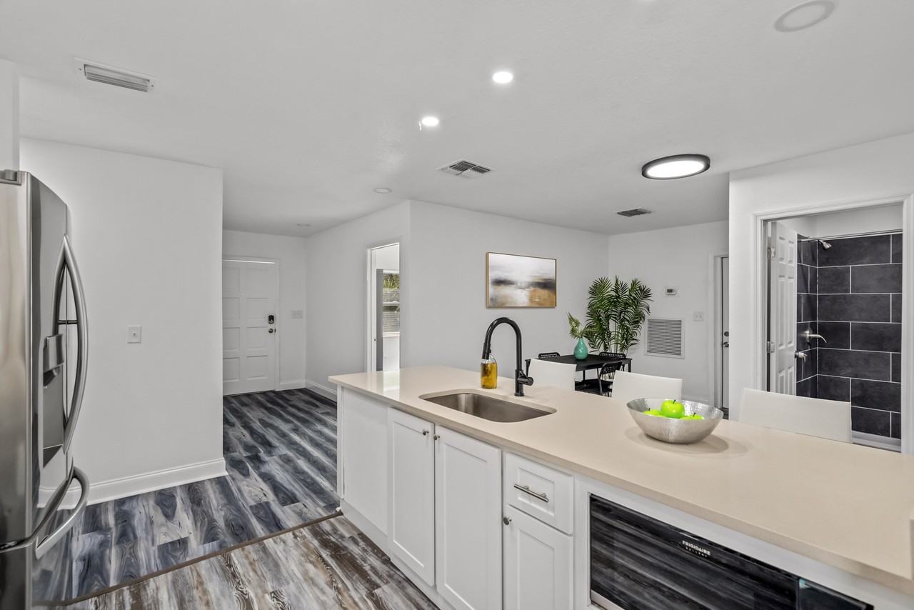 E Knollwood St - Photo 7 of 25