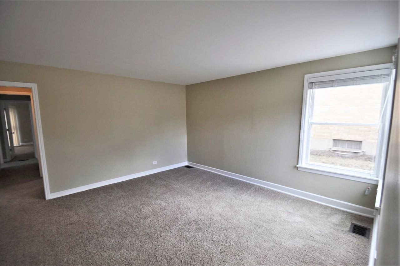 219 Lincoln St - Photo 2 of 12