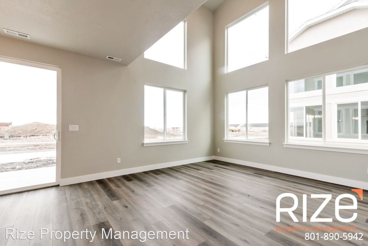 1942 S 1140 W - Photo 2 of 24