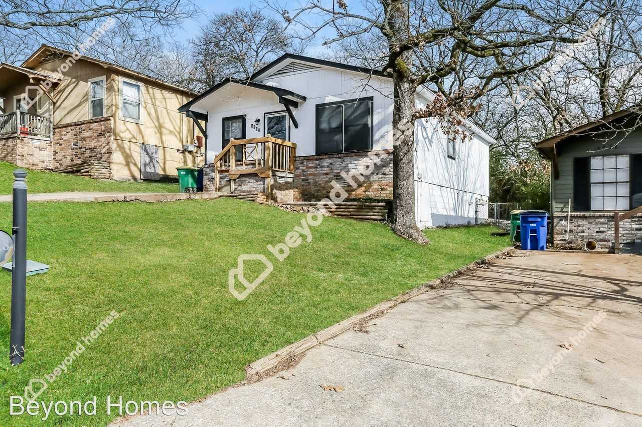 4932 Longview Dr - Photo 3 of 16