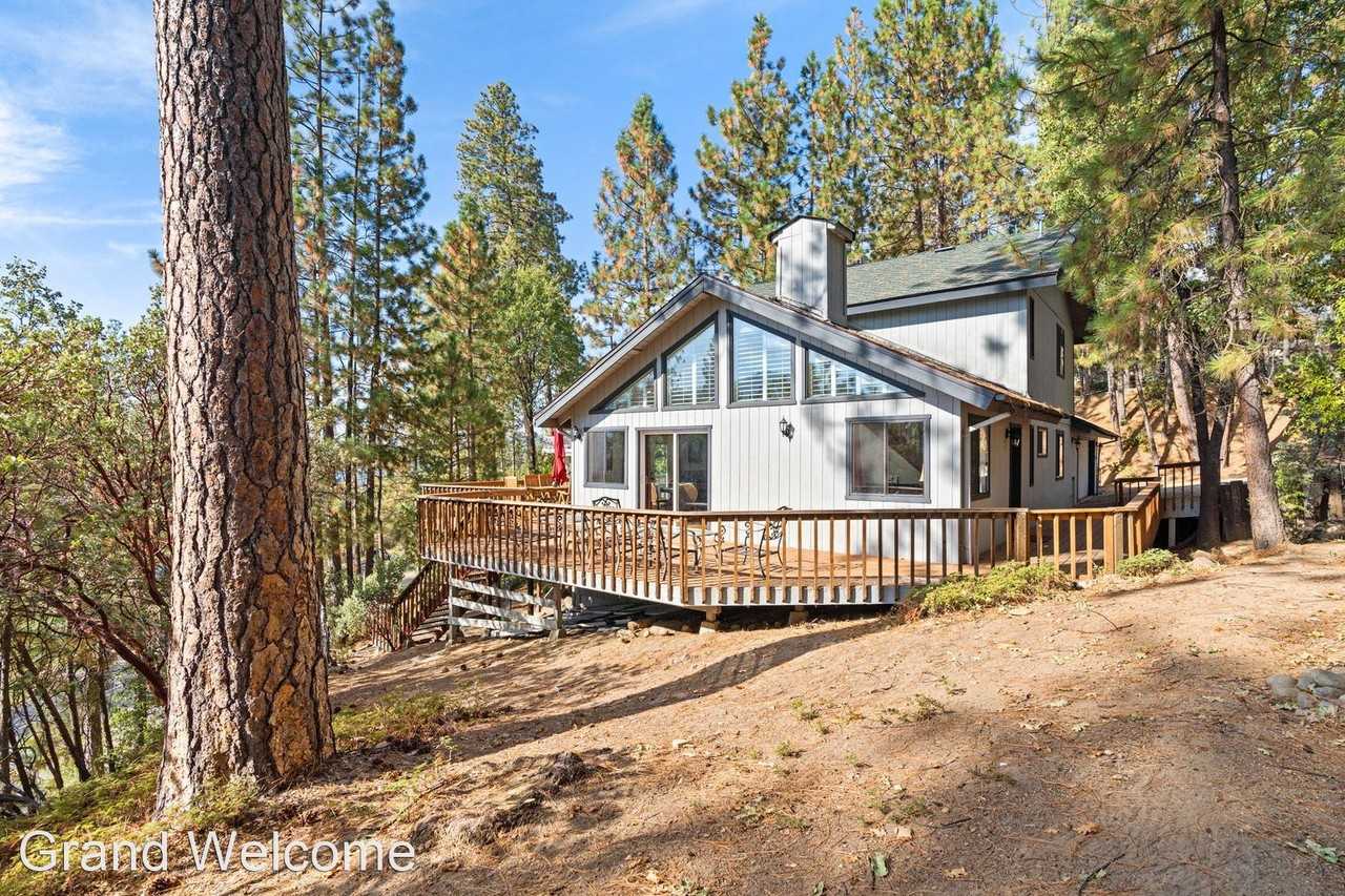 37678 Shoreline Dr - Photo 3 of 35