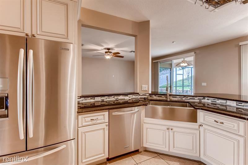 2803 Eagle Lake Dr - Photo 3 of 18