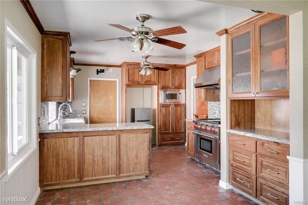 766 N Workman St - Photo 2 of 10