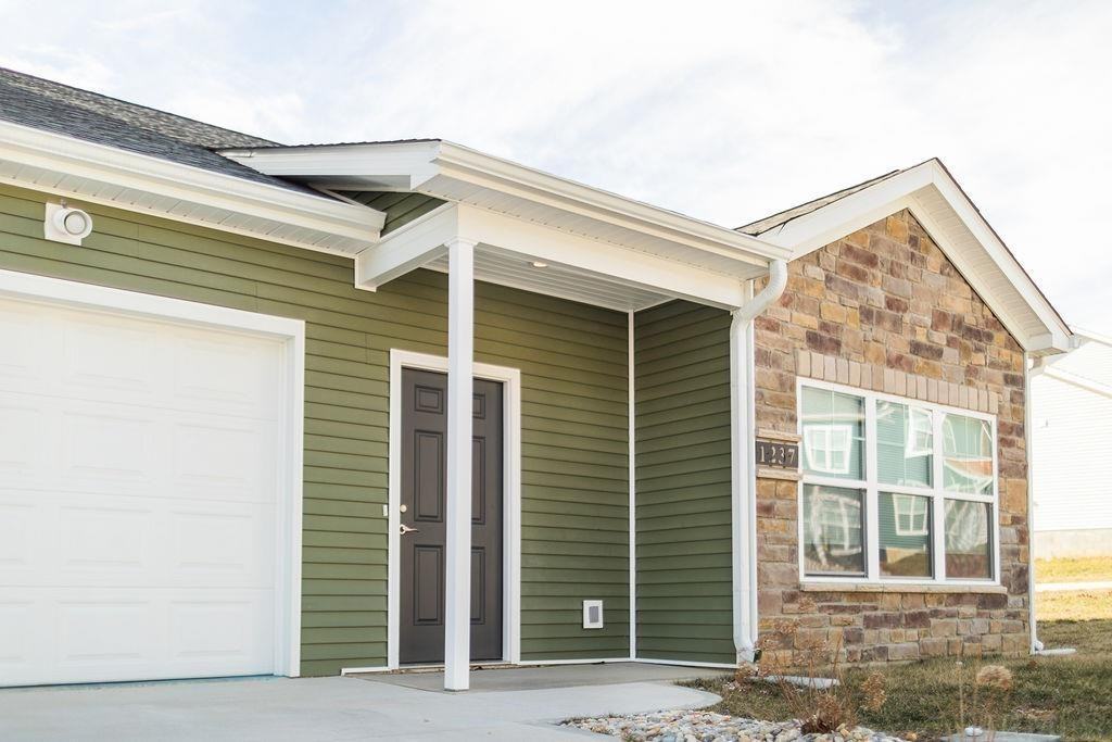 1237 W Rangeview Cir - Photo 2 of 28