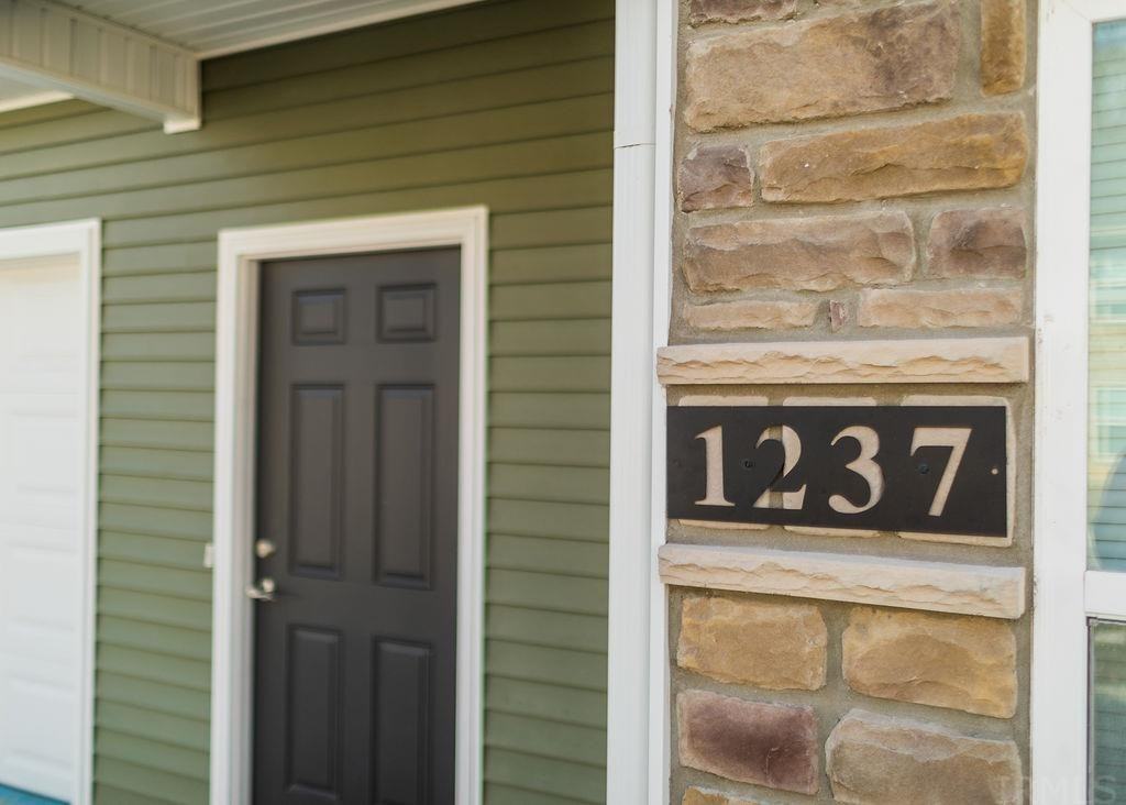 1237 W Rangeview Cir - Photo 3 of 28