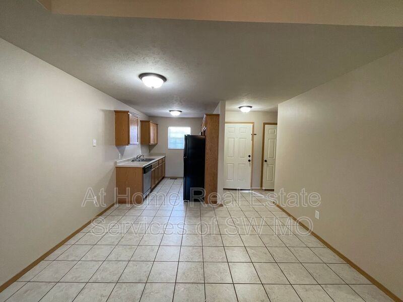 3868 S Jonathan Ave - Photo 3 of 13