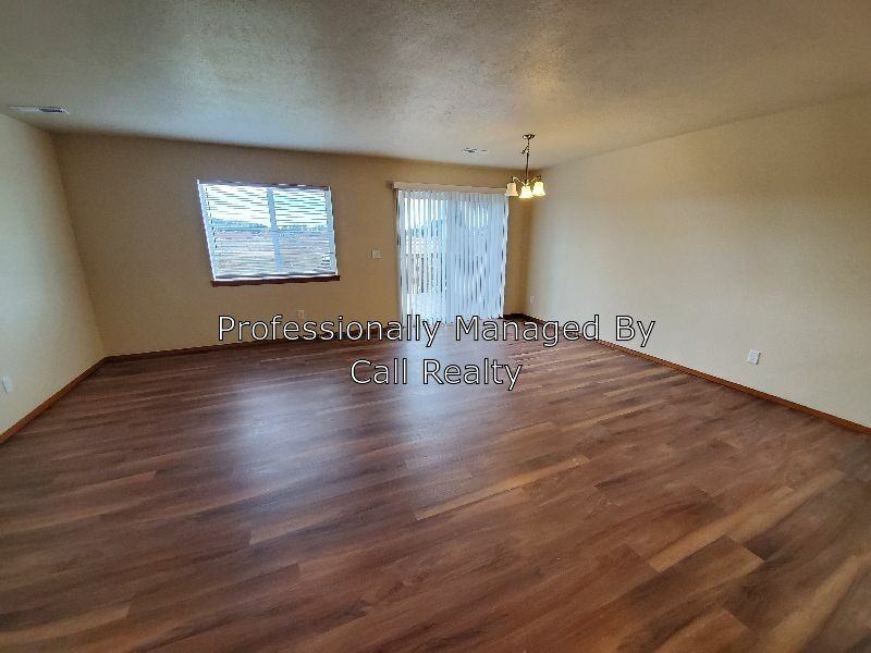 941 N Stanley St - Photo 2 of 12