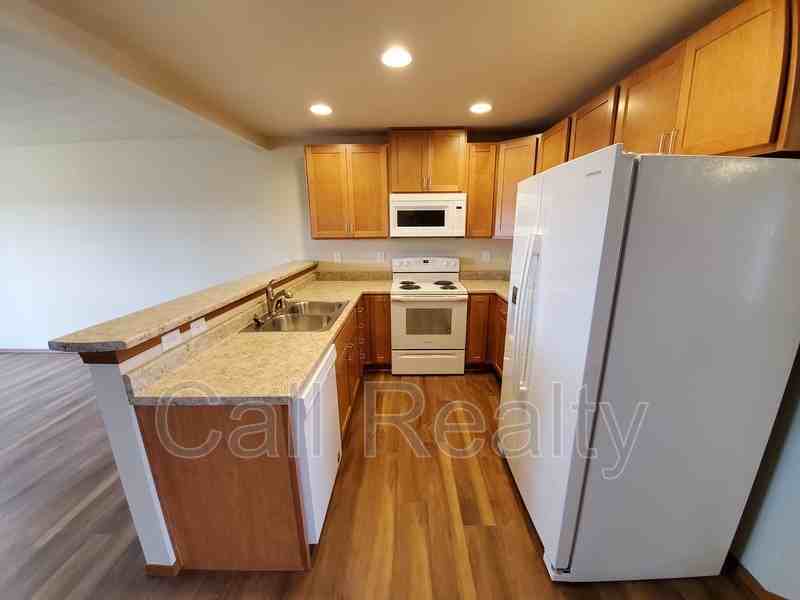 941 N Stanley St - Photo 3 of 12