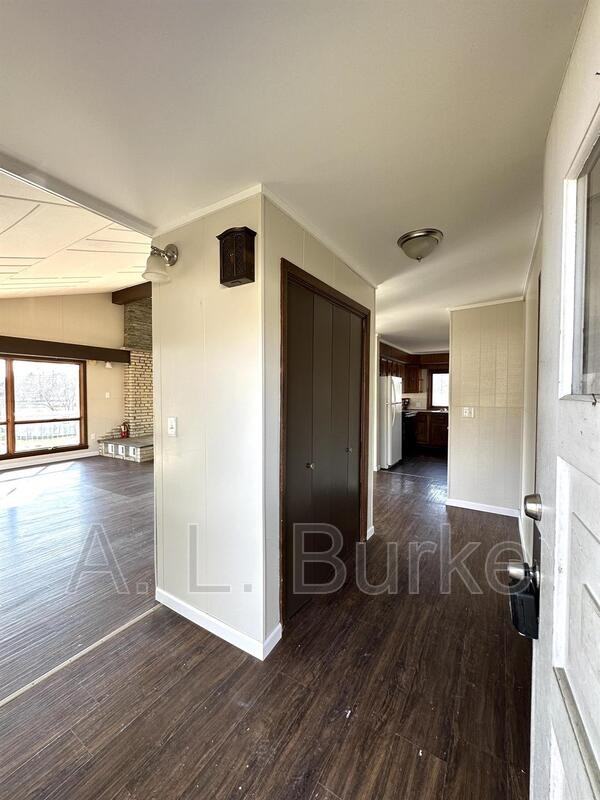 112 Cherry Dr - Photo 2 of 12
