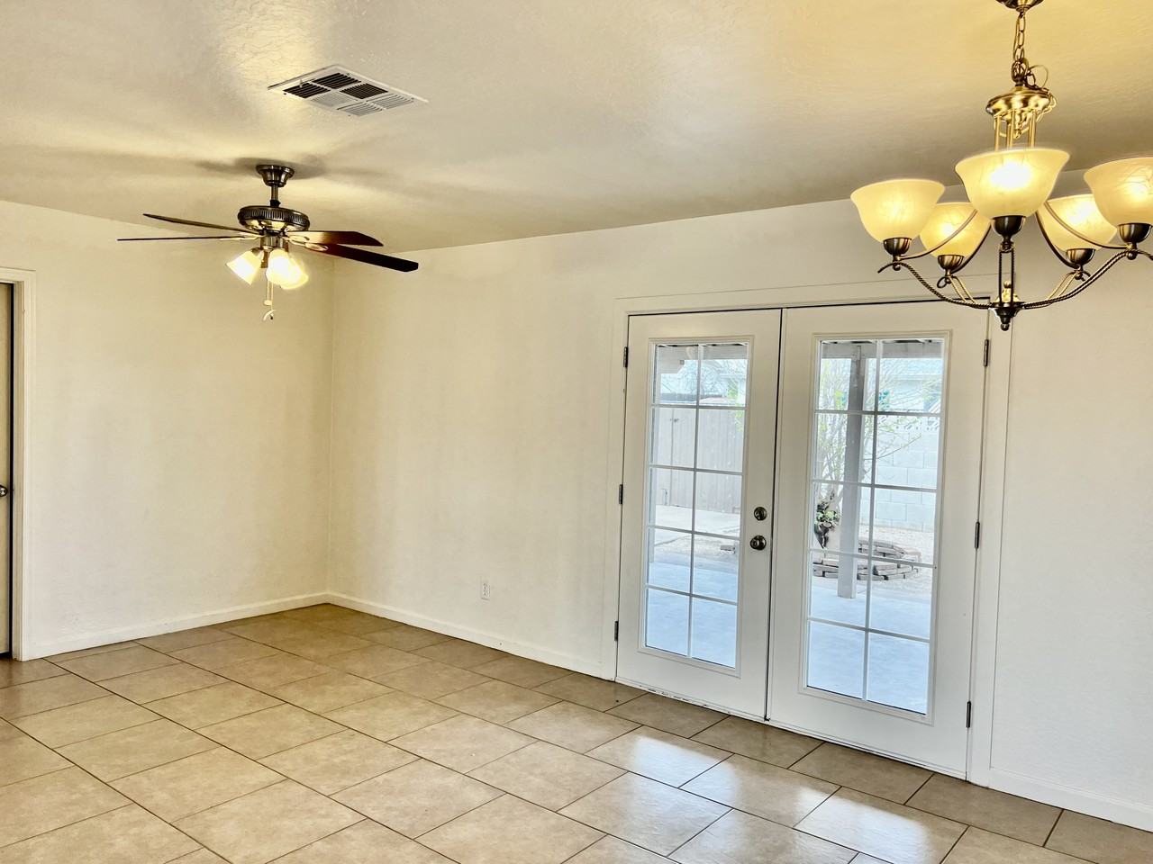 1532 W 6th St - Photo 3 of 25