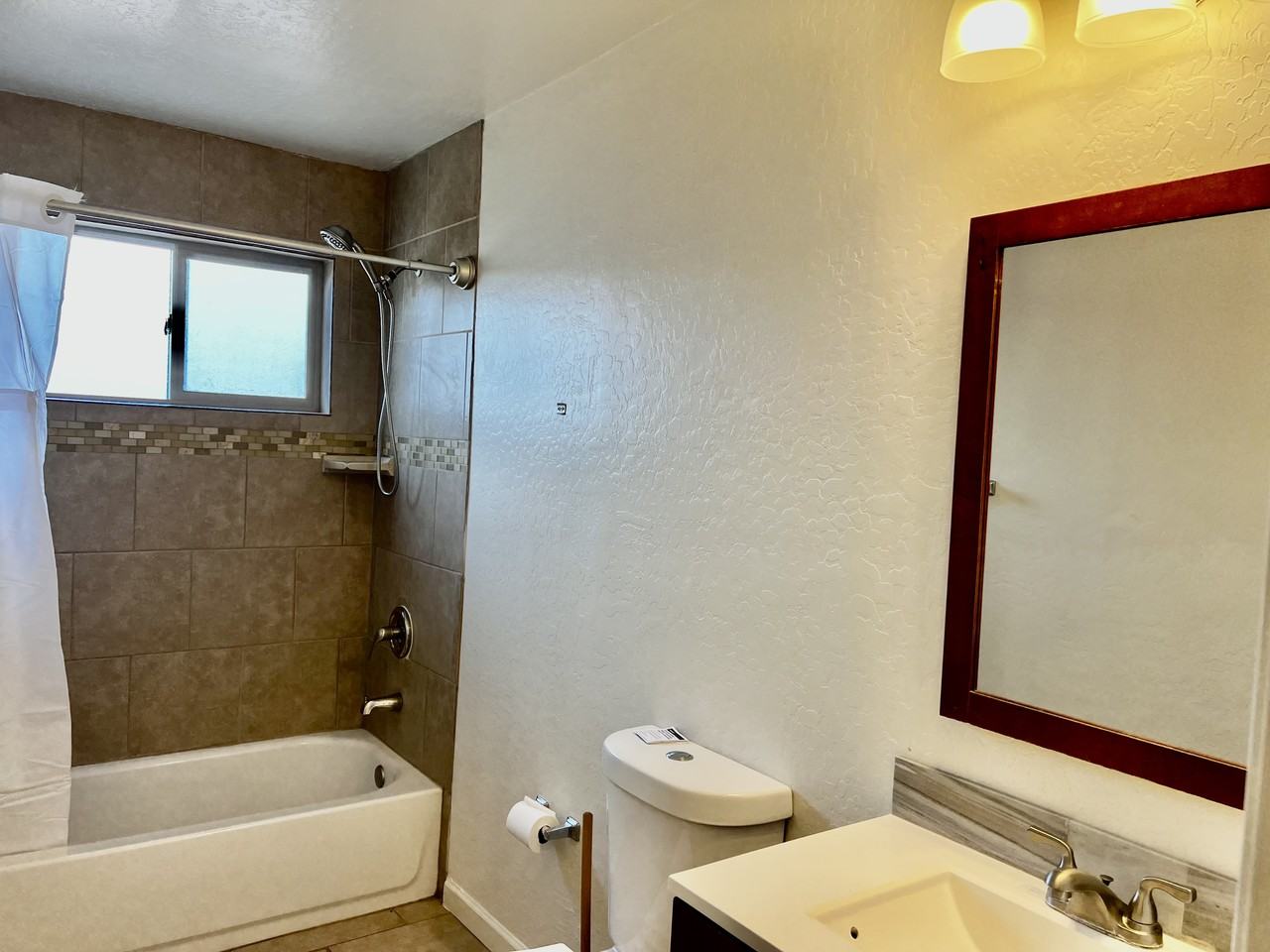 1532 W 6th St - Photo 6 of 25