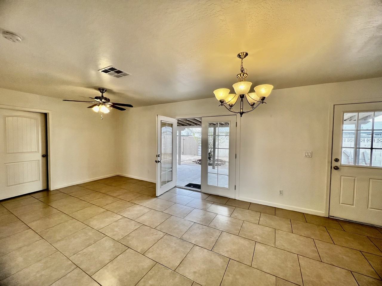 1532 W 6th St - Photo 4 of 25