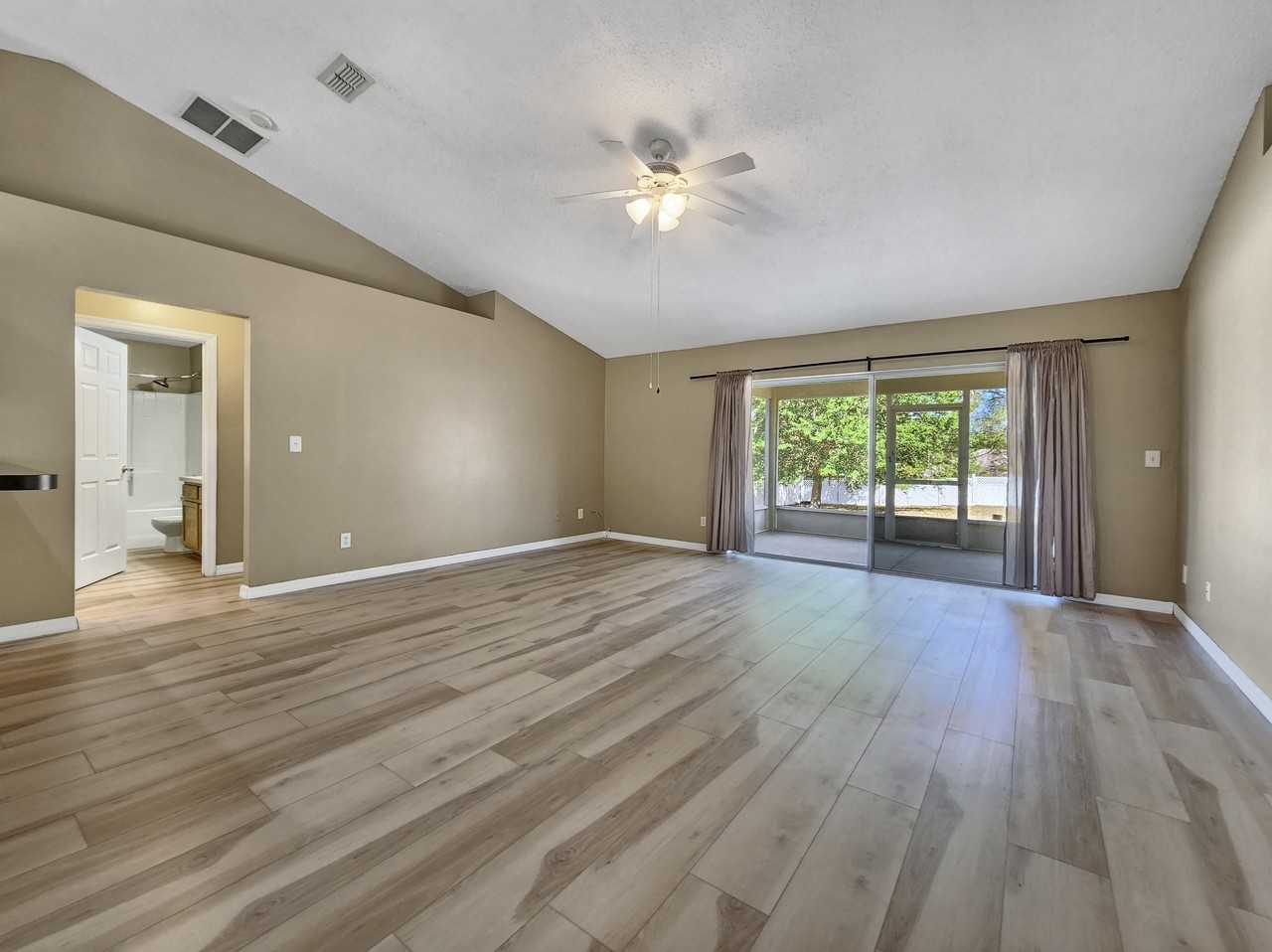 1119 Lakeview Oaks Dr - Photo 2 of 12