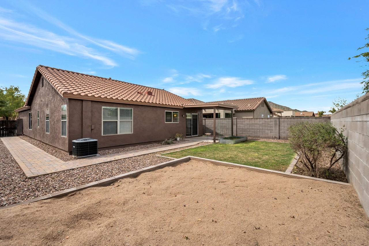 3560 W Mesquite Ave - Photo 3 of 15
