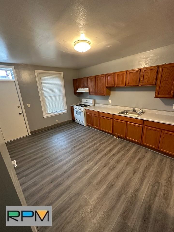 2034 Cliftwood Ave - Photo 3 of 13