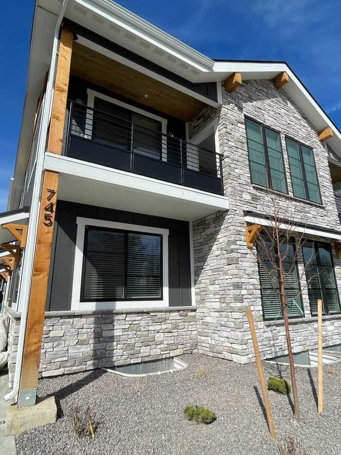 741 Washington Ave #300