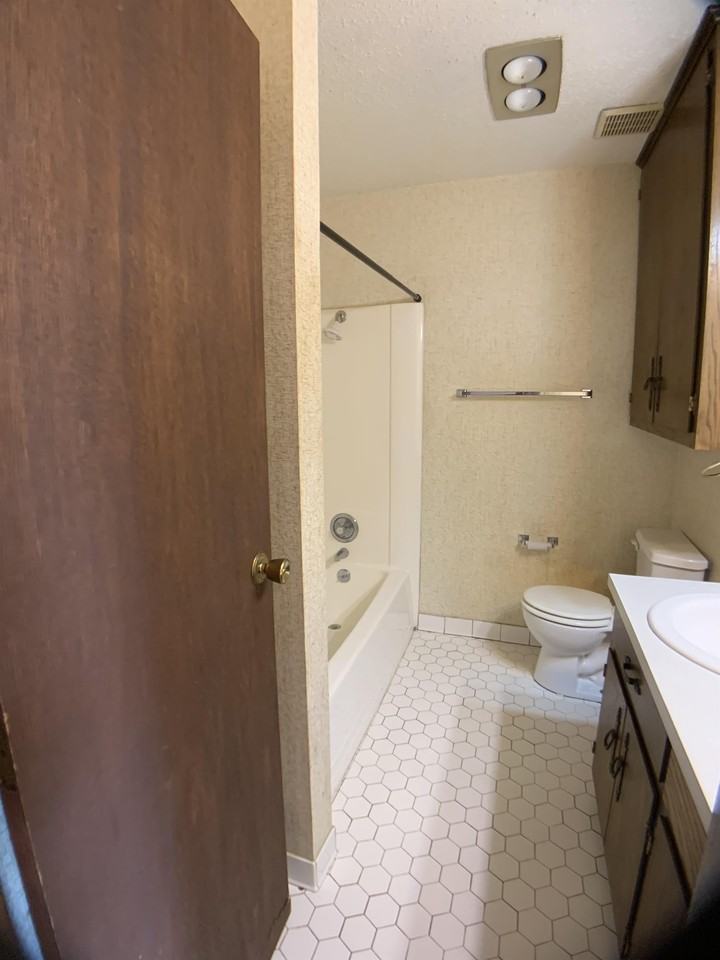 218 N 11th St #5 - Photo 5 of 13