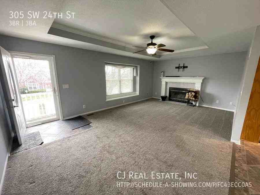 305 Sw 24th St - Photo 2 of 11
