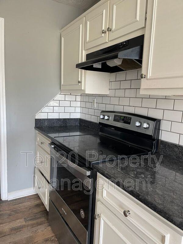 17 Wheatfield Dr - Photo 3 of 23