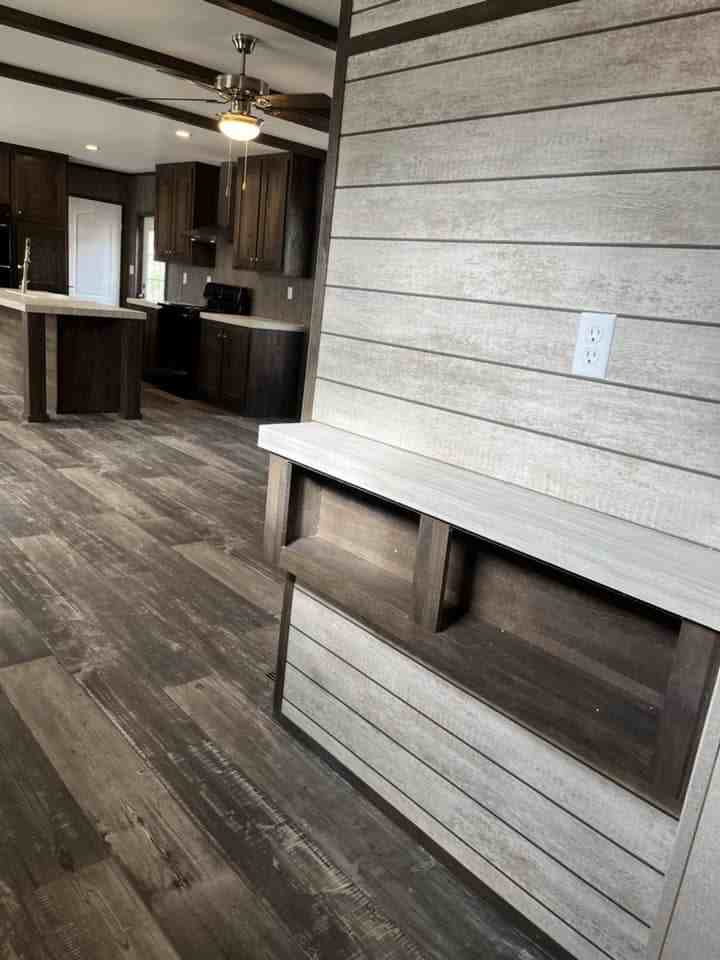 133 Lillian St - Photo 4 of 32