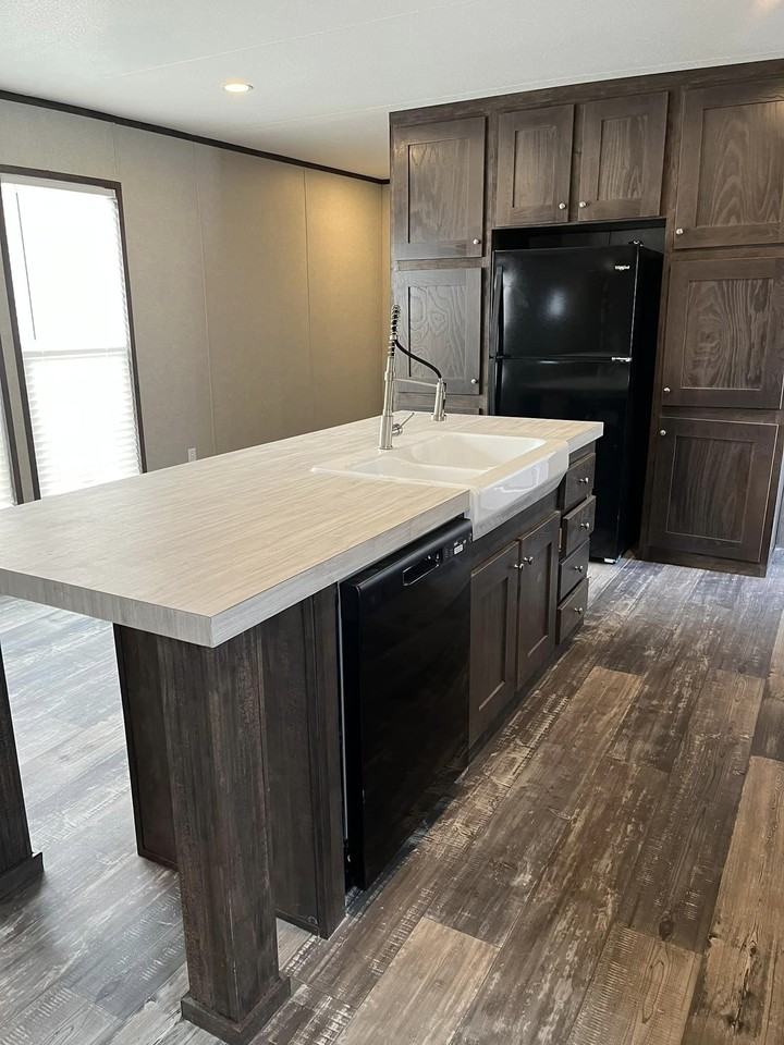 133 Lillian St - Photo 7 of 32