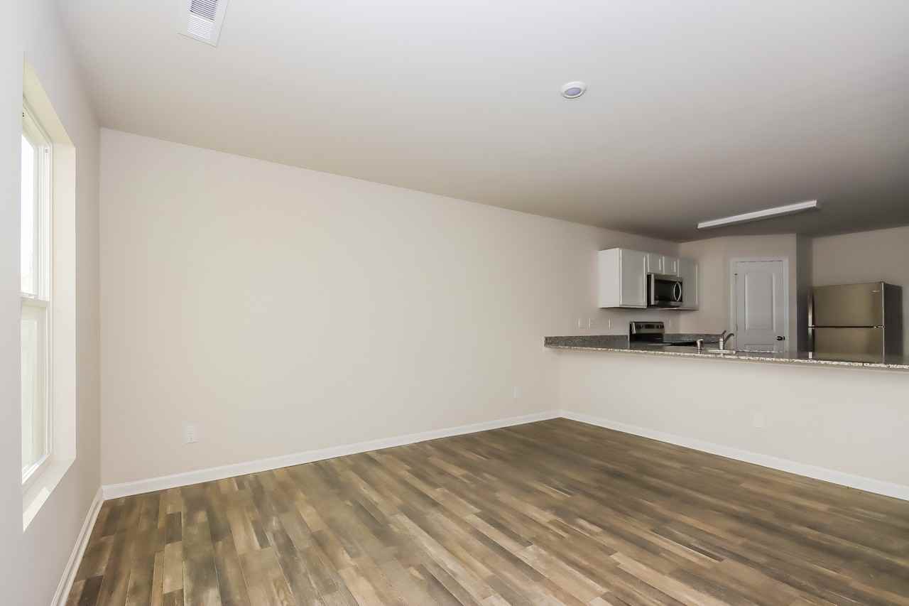 175 Four Andrews Dr - Photo 3 of 16